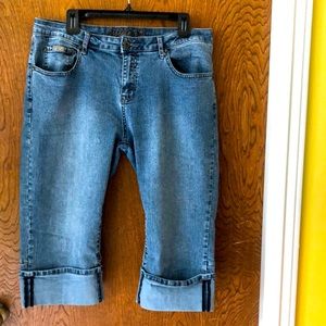 Bubblegum USA Cuffed Crop Jeans Preowned. Size 18
